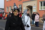 N&auml;rrinnen und Narren zogen durch Sondershausen (1) (Foto: Karl-Heinz Herrmann)