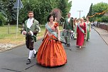 Festumzug in Udersleben (Foto: Karl-Heinz Herrmann) Festumzug in Udersleben (Foto: Karl-Heinz Herrmann)