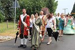 Festumzug in Udersleben (Foto: Karl-Heinz Herrmann) Festumzug in Udersleben (Foto: Karl-Heinz Herrmann)