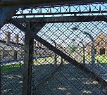 Die Erinngerung wach halten - die Jugendlichen des Diakonieverbandes Bad Frankenhausen besuchten auch dieses Jahr wieder die Gedenkst&auml;tte Auschwitz (Foto: Karina Krausholz)