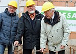 Grundsteinlegung f&uuml;r neues Wohn- und Gesch&auml;ftshaus (Foto: Karl-Heinz Herrmann)