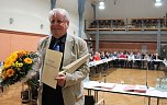 Ehrengabe f&uuml;r J&uuml;rgen Hauskeller (Foto: Karl-Heinz Herrmann)