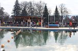 Besuchermagnet Eisbaden (Foto: Karl-Heinz Herrmann)