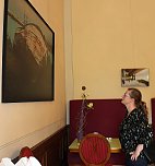 Sebastian Weise in einer Ausstellung (Foto: Karl-Heinz Herrmann)