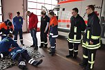 Junge Feuerwehrleute bei DRK-Ausbildung (Foto: Karl-Heinz Herrmann) Junge Feuerwehrleute bei DRK-Ausbildung (Foto: Karl-Heinz Herrmann)
