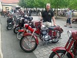 Trotz der wochenlangen Hitze kamen zum diesj&auml;hrigen Treffen &uuml;ber 100 Besitzer eines Mopeds, Motorrollers, Motorrades oder Dreirades der tschechischen Marken Jawa oder CZ auf das Gel&auml;nde der Festscheune in R&ouml;blingen am See (Sachsen-Anhalt) (Foto: H. Rein)