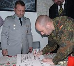 Spende an Sondersh&auml;user Tafel (Foto: Karl-Heinz Herrmann)