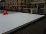 Kunsteisbahn wird installiert (Foto: Karl-Heinz Herrmann)