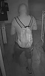 Wer erkennt den Einbrecher, Zeugen gesucht (Foto: Polizei)