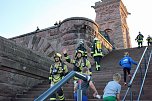 Feuerwehrleute st&uuml;rmen Kyffh&auml;userdenkmal (Foto: Karl-Heinz Herrmann)