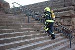 Feuerwehrleute st&uuml;rmen Kyffh&auml;userdenkmal (Foto: Karl-Heinz Herrmann)