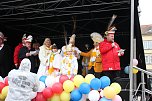 Rosenmontag auf dem Markt Sondershausen (Foto: Karl-Heinz Herrmann) Rosenmontag auf dem Markt Sondershausen (Foto: Karl-Heinz Herrmann)