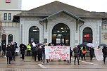 Proteste der Fris&ouml;rinnung vor dem Nordh&auml;user Bahnhof (Foto: oas)