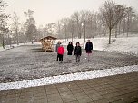 Kinder vom Leseclub im Freizeitzentrum Artern freuen sich über den Schnee (Foto: Janet Haselhuhn) Kinder vom Leseclub im Freizeitzentrum Artern freuen sich über den Schnee (Foto: Janet Haselhuhn)