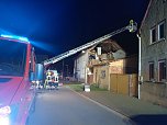 Eingest&uuml;rzter Hausgiebel i nSeehausen (Foto: Feuerwehr Seehausen/Feuerwehr Bad Frankenhausen/Silvio Dietzel)