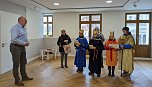 Sternensinger sprechen Segen f&uuml;r das Sondersh&auml;user Rathaus aus (1.v.l. B&uuml;rgermeister Steffen Grimm). (Foto: Janine Skara)