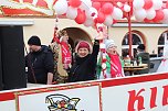 Ein bunter Karnevalszug zog sich am Rosenmontag durch Sondershausen (Foto: Eva Maria Wiegand)