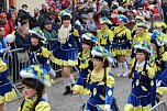 Ein bunter Karnevalszug zog sich am Rosenmontag durch Sondershausen (Foto: Eva Maria Wiegand)