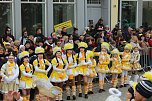 Ein bunter Karnevalszug zog sich am Rosenmontag durch Sondershausen (Foto: Eva Maria Wiegand)