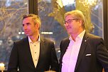 Kyffh&auml;user Sportlergala 2020/2022 - v.l. Vorstandschef der Kyffh&auml;user Sparkasse Rene&acute; Leipnitz, Erste Beigeordnete des Kyffh&auml;userkreises Raimund Scheja (CDU)  (Foto: Eva Maria Wiegand)