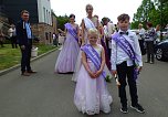 Fliederprinzessin und Fliederprinz von der Kurstadt Grundschule im vergangenen Jahr (Foto: Peter Möbius) Fliederprinzessin und Fliederprinz von der Kurstadt Grundschule im vergangenen Jahr (Foto: Peter Möbius)