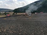 Auto setzt Stoppelfeld bei Seega in Brand (Foto: Feuerwehr/ Silvio Dietzel) Auto setzt Stoppelfeld bei Seega in Brand (Foto: Feuerwehr/ Silvio Dietzel)