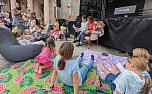 Beim Kinder- und Jugendmusikfestival in Sondershausen begeisterten die Mitarbeiterinnen der Stadtverwaltung, (li) Mareen Biedermann und Jaqueline Lange, die Kinder mit spannenden Geschichten (Foto: Janine Skara) Beim Kinder- und Jugendmusikfestival in Sondershausen begeisterten die Mitarbeiterinnen der Stadtverwaltung, (li) Mareen Biedermann und Jaqueline Lange, die Kinder mit spannenden Geschichten (Foto: Janine Skara)