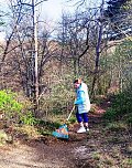 Viele flei&szlig;ige H&auml;nde halfen beim Fr&uuml;hjahrsputz an der Hornungsh&ouml;he (Foto: Peter Ke&szlig;ler)