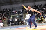 Sportlerinnen und Sportler begeisterten beim Indoor-Kugelstoßen, in der Wiedigsburghalle in Nordhausen, das Publikum (Foto: Eva Maria Wiegand) Sportlerinnen und Sportler begeisterten beim Indoor-Kugelstoßen, in der Wiedigsburghalle in Nordhausen, das Publikum (Foto: Eva Maria Wiegand)