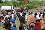 500 Jahre nach dem Bauernkrieg stellen 30 Darsteller in historischen Gew&auml;ndern den M&uuml;ntzer-Zug nach und machen Station in Ebeleben (Foto: Eva Maria Wiegand)
