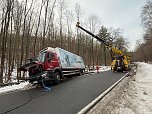 Unfall-Lkw musste geborgen werden (Foto: S. Dietzel) Unfall-Lkw musste geborgen werden (Foto: S. Dietzel)