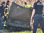Der Lada lag wohl schon einige Zeit im Wasser der Unstrut. (Foto: Fotos: Feuerwehr Trebra/Silvio Dietzel) Der Lada lag wohl schon einige Zeit im Wasser der Unstrut. (Foto: Fotos: Feuerwehr Trebra/Silvio Dietzel)