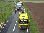 Bergung des verungl&uuml;ckten Lkw auf der B4 bei Nordhausen. (Foto: Silvio Dietzel)