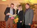 &Uuml;bergabe Urkunde an Dr. Sabine Hausweiler (Foto: Karl-Heinz Herrmann)