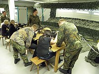 Bild: Offene T&uuml;r bei Bundeswehr
