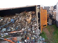 Bild: Umgekippter Lkw blockierte B4