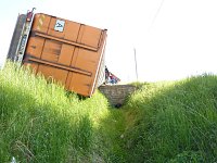 Bild: Umgekippter Lkw blockierte B4