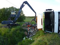 Bild: Umgekippter Lkw blockierte B4