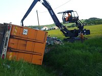 Bild: Umgekippter Lkw blockierte B4