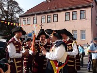 Umzug der Hausmänner Bild: Umzug der Hausmänner