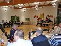 Kameraden diskutierten zahlreich mit Bild: Kameraden diskutierten zahlreich mit