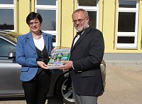 Bild: Regelschule &uuml;bergeben
