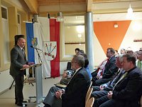 Bild: Regelschule &uuml;bergeben