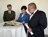 Bild: Regelschule &uuml;bergeben