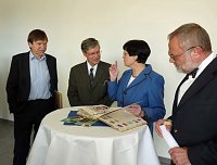 Bild: Regelschule &uuml;bergeben