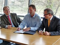 Konzessionsvertrag unterzeichnet Bild: Konzessionsvertrag unterzeichnet