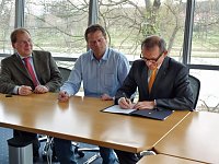 Konzessionsvertrag unterzeichnet Bild: Konzessionsvertrag unterzeichnet