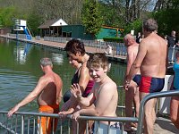 Bild: Fr&ouml;hlich angebadet