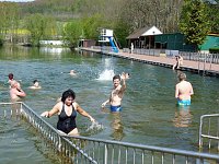 Bild: Fr&ouml;hlich angebadet