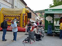 Noch mehr Biertischgarnituren nötig Bild: Noch mehr Biertischgarnituren nötig